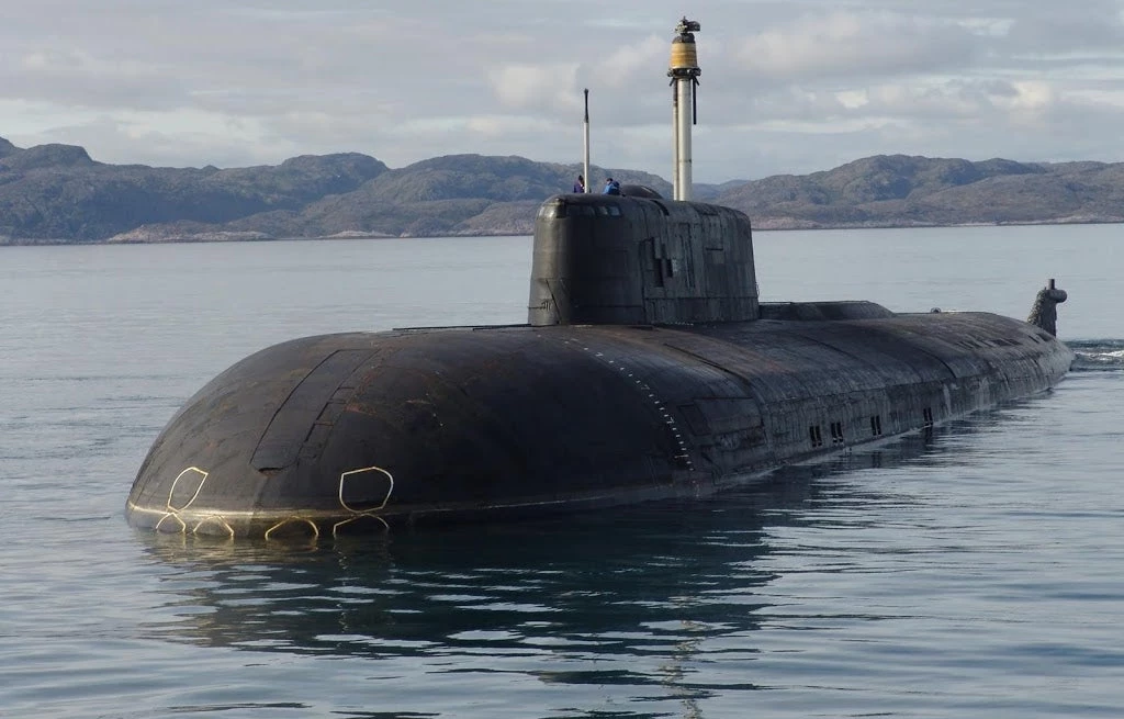 Φωτό από το περισκόπιο ρωσικού «φονιά» – Λόκαρε τον 6ο Στόλο στην Μεσόγειο – Α.Γκρούσκο: «Η Ρωσία δεν έχει πλέον καμία στρατιωτική συνεργασία με το ΝΑΤΟ»